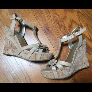 Guess nude cork wedges gold hardware and bow 6.5